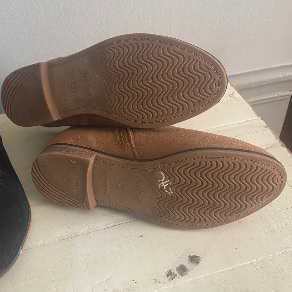Lot of size 2 girl’s suede booties